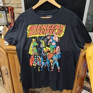 Marvel Avengers Assemble! Size Large Black T-shirt